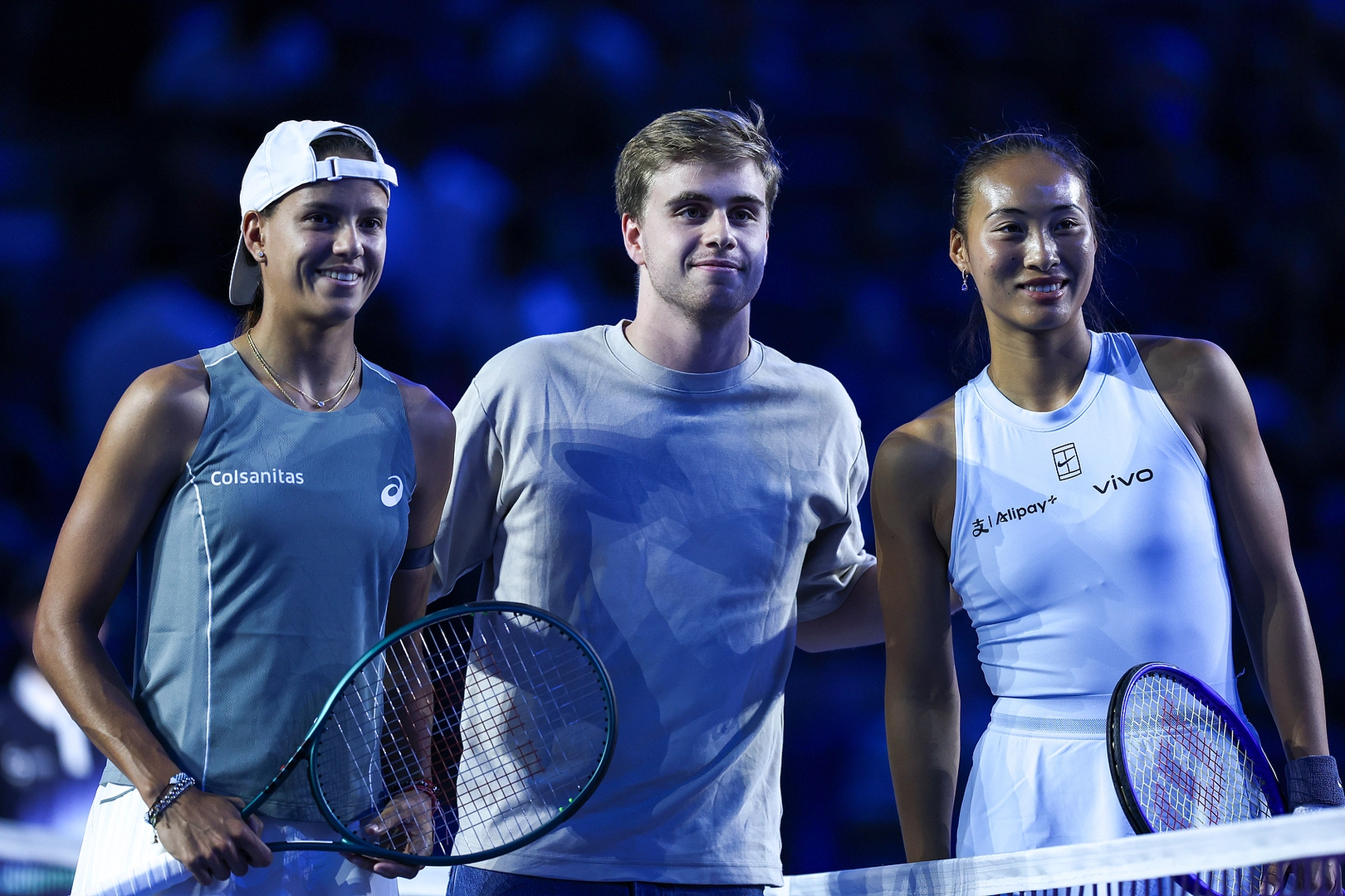 众团优配 带着一点点痛，郑钦文重新站到想她的观众面前